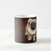 Mug chiot pug en sépia (Centre)