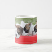 Mug Chiots anglais de bouledogue dans un chariot (Centre)