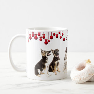 Mug Chiots de berger allemand et ornements rouges