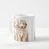 Mug Chiots Goldendoodle jouant mignon (Devant gauche)