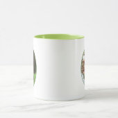 Mug Chipmunk Jetant Un Regard Derrière L'Arbre (Centre)