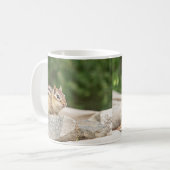 Mug Chipmunk sur un rocher (Devant gauche)
