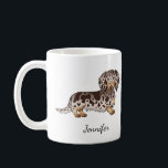 Mug Chocolat & Tan Dappage cheveux longs et nom<br><div class="desc">Illustration originale de Destei d'un mignon chocolat long cheveux brun et tan dapple couleur robe chien de race Dachshund. Il y a aussi une zone de texte personnalisable pour un nom.</div>