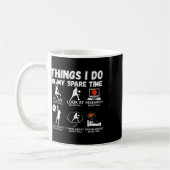 Mug Choses que je fais pendant mon temps libre Drôle d (Gauche)