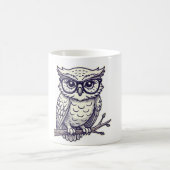 Mug Chouette avec minuscules lunettes de lecture sur u (Centre)