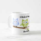Mug Chouette rose, verte et bleue accrochée à une bran (Devant gauche)