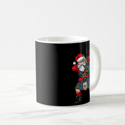Mug Christmas Santa Playing Scottish Bagpes Funny Holi (Devant droit)