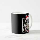Mug Christmas Skeleton With Smiling Skull Drinking Cof (Devant droit)