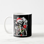 Mug Christmas Skeleton With Smiling Skull Drinking Cof (Gauche)
