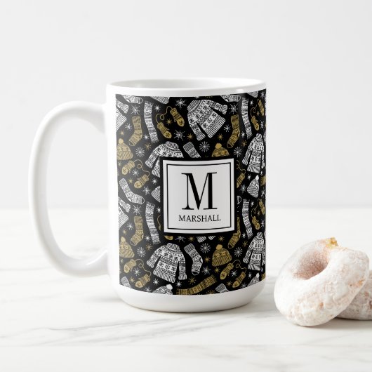 Mug Christmas Sweater Gloves Snowflakes Monogram Name (Avec donut)