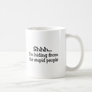 Mug Chut Im se cachant des personnes stupides