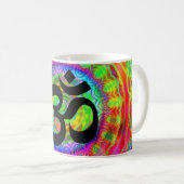 Mug Cible Tie-dye avec symbole Om (Devant droit)