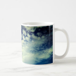 Mug Ciel foncé, à travers les nuages