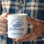 Mug Citation amusante personnalisée Pontoon Boat Lover<br><div class="desc">Cette tasse à café personnalisée "I'd Better Be Pontooning" est le cadeau idéal pour les amateurs de plaisance et de ponton. Dotée d'un design épuré et d'inspiration rétro avec une charmante image de bateau ponton, cette tasse est personnalisable avec un nom pour une touche vraiment unique. Fabriquée pour se détendre...</div>