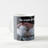 Mug Citation de chaton mignon Simples plaisirs les plu (Devant gauche)