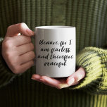Mug Citation de femme sans peur dans la typographie de<br><div class="desc">Commencez votre journée par l'autonomisation en utilisant cette tasse de café noir et blanc élégant avec un message audacieux Fearless Woman dans la typographie de script moderne. Le design minimaliste met en valeur l'élégante écriture, parfaite pour les femmes qui incarnent la force et la confiance. Que ce soit pour votre...</div>