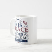 Mug Citation de foi chrétienne Sa Grâce Me Précède (Devant gauche)