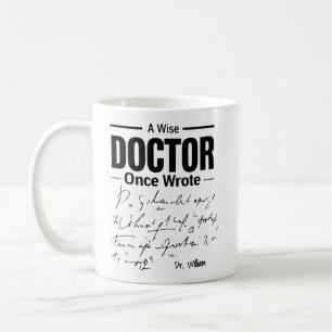 Mug Citation de médecin drôle Un sage médecin a écri
