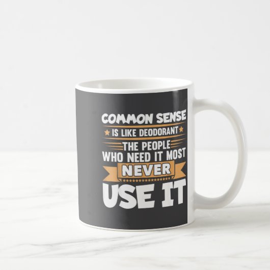 Mug Citation drôle Le bon sens est comme le déodorant (Droite)