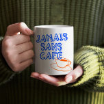 Mug Citation française pour les amateurs de café Retro<br><div class="desc">Commencez votre journée avec style et une touche de français avec cette Mug à café rétro branchée pour les amateurs de café. Avec une citation française ludique, cette tasse est parfaite pour ceux qui ne peuvent pas vivre sans leur dose quotidienne de caféine. Le design rétro et la typographie audacieuse...</div>