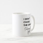 Mug Citation Je Ne Poursuis Pas La Lumière Je Deviens (Devant droit)