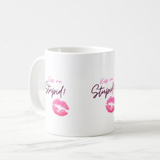Mug Citation rose avec un baiser - Embrasse-moi, idiot (Devant gauche)