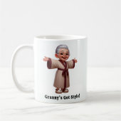 Mug Citoyen senior joyeux dans une robe confortable (Gauche)