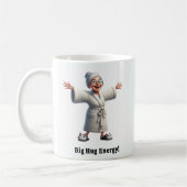 Mug Citoyen senior joyeux dans une robe confortable (Gauche)