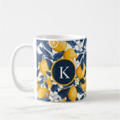 Mug Citrus de citron jaune bleu monogramme (Gauche)