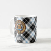 Mug Clan Forbes Crest sur la robe Tartan (Devant gauche)