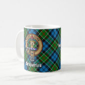 Mug Clan Kirkpatrick Crest sur Tartan (Devant gauche)
