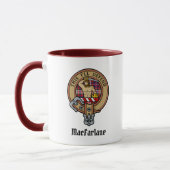 Mug Clan MacFarlane Crest sur le tatan de robe (Gauche)