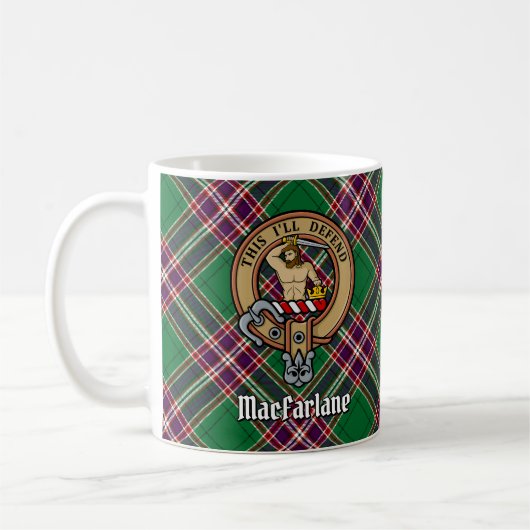Mug Clan MacFarlane Crest sur Tartan de chasse moderne (Gauche)