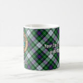 Mug Clan MacKenzie Crest sur Tartan de robe (Centre)