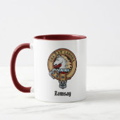 Mug Clan Ramsay Crest sur Red Tartan (Gauche)