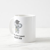 Mug Classe de 20xx Cute Koala Ours dans la casquette d (Devant gauche)