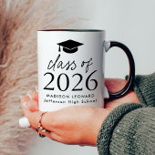 Mug Classe moderne de 2025 noir Script Graduation Cap