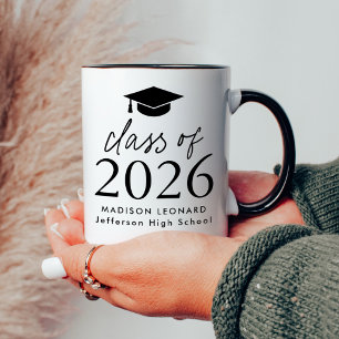 Mug Classe moderne de 2025 noir Script Graduation Cap