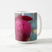 Mug Classique romantique de rose rouge (Devant droit)