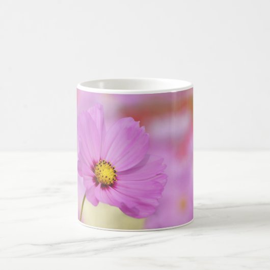Mug Closeup de fleur cosmos rose (Centre)