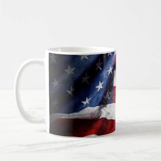Mug Closeup gronge le drapeau américain. (Gauche)