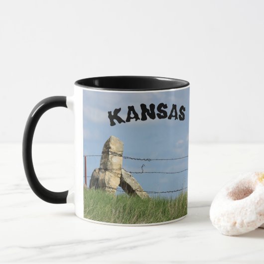 Mug Clôture du Kansas Stone Post avec Sky Coffee Mug/C (Avec donut)