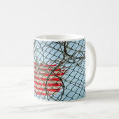 Mug Clôture et drapeau de la prison (Devant droit)
