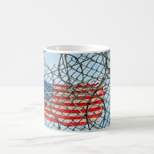 Mug Clôture et drapeau de la prison (Centre)