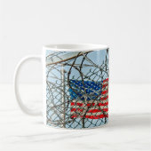 Mug Clôture et drapeau de la prison (Gauche)
