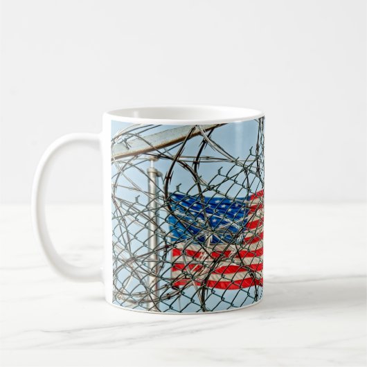 Mug Clôture et drapeau de la prison (Gauche)