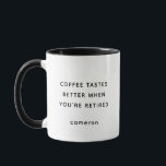 Mug Co-collaborateur sur devis de café de retraite amu<br><div class="desc">Célébrez la retraite avec style grâce à cette tasse "Café Tastes Better When You're Retraitée", qui s’adresse aux retraités qui sont prêts à échanger le chaos de bureau pour des matinées de café paisibles. Le design épuré minimaliste noir et blanc et sa typographie audacieuse en font un ajout chic à...</div>