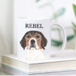 Mug Coaster de boisson Beagle personnalisée<br><div class="desc">Je suis amoureux de cette merveilleuse aquarelle d'un chien beagle rouge, blanc et gris ! Personnalisez ces tasses en céramique avec votre nom ou monogramme et changez même la couleur de la poignée pour compléter votre décor ! Modifiez les polices en sélectionnant l'option "modifier à l'aide de l'outil de conception"...</div>