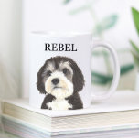 Mug Coaster de boisson Bernedoodle personnalisé<br><div class="desc">Je suis amoureux de cette photo d'aquarelle magnifiquement détaillée d'un bernedoodle noir, blanc et gris ou d'un chien bernedoodle ! Personnalisez ces tasses en céramique avec votre nom ou monogramme et changez même la couleur de la poignée pour compléter votre décor ! Modifiez les polices en sélectionnant l'option "modifier à...</div>