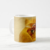 Mug Coccinelle sur fleur jaune (Devant gauche)